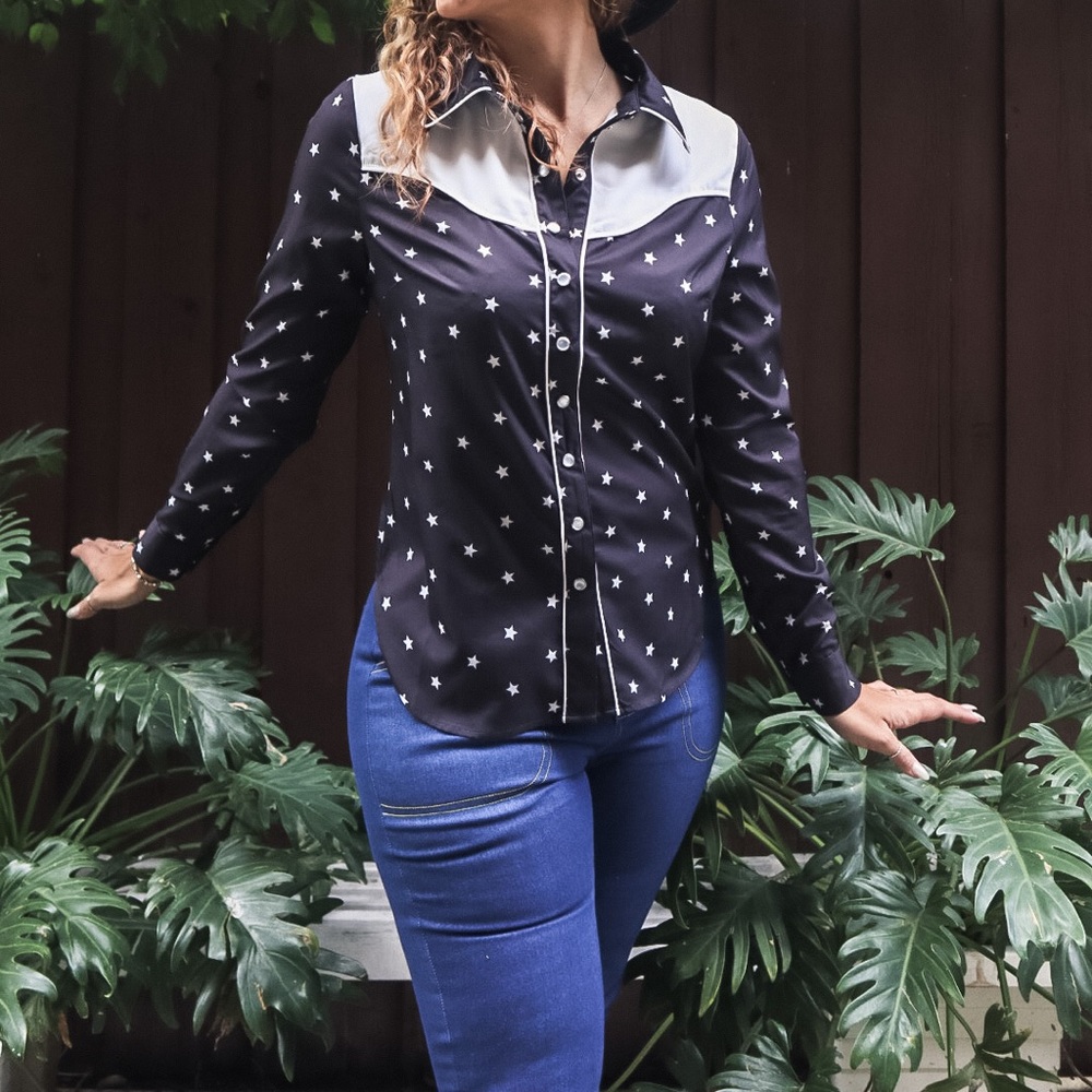 Unique vintage western style shirt medium